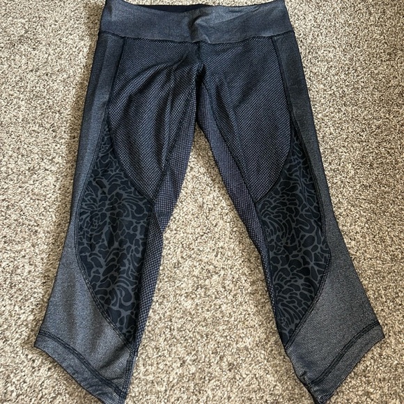 lululemon athletica Pants - Lululemon Capris Leggings